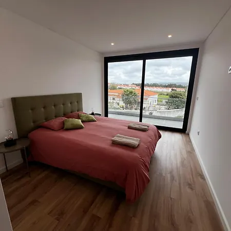 Modern Spacious With Rooftop Pool Apartman São Martinho do Porto