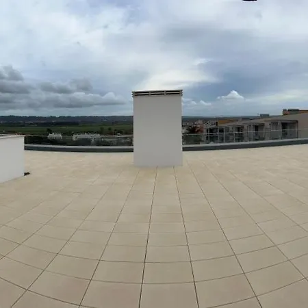 Modern Spacious With Rooftop Pool *