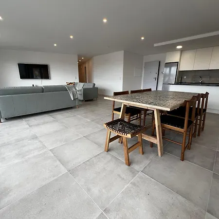Modern Spacious With Rooftop Pool Apartment *