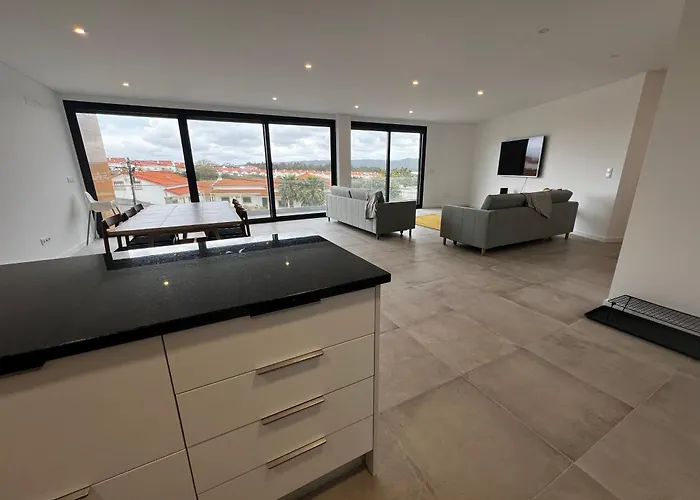 Modern Spacious With Rooftop Pool * São Martinho do Porto